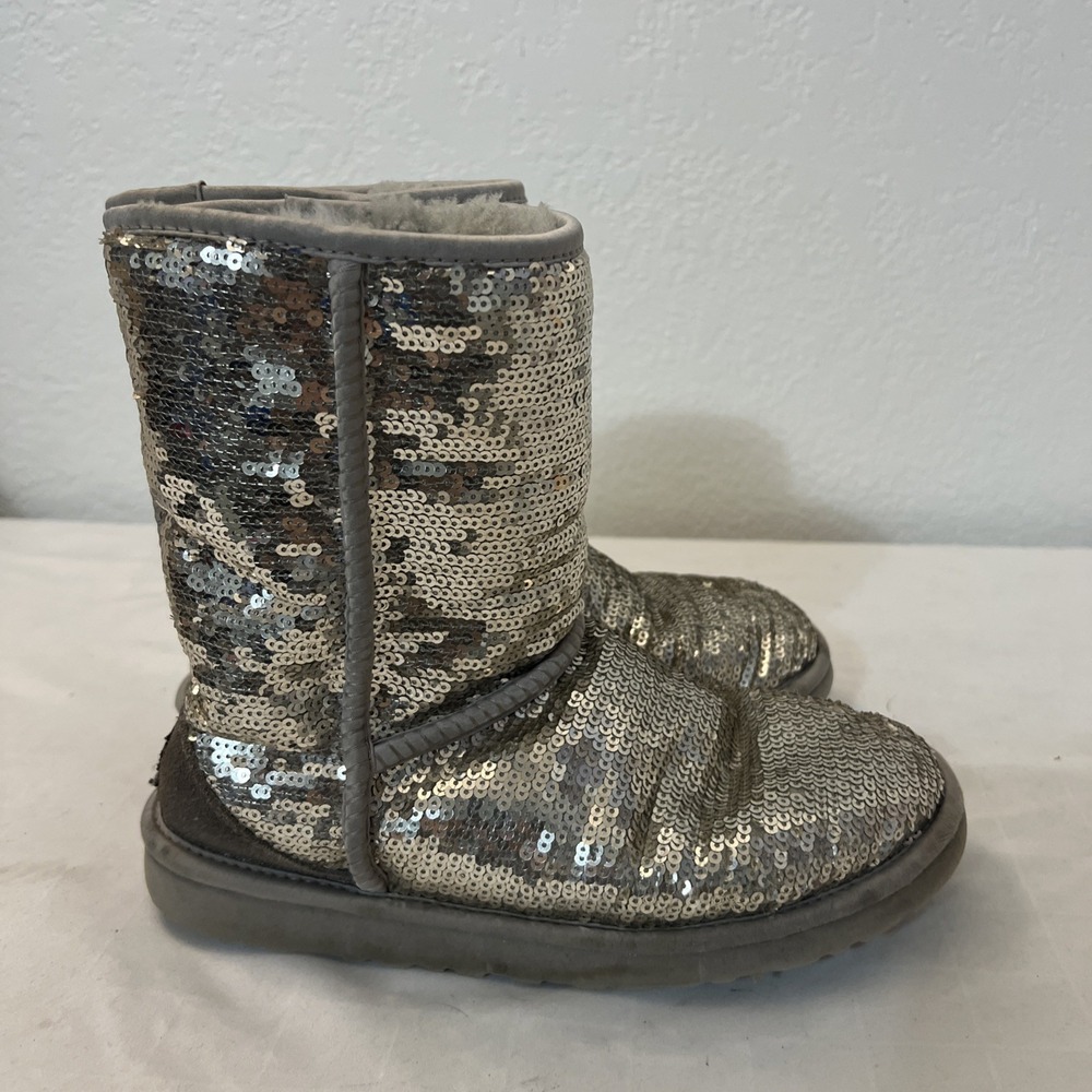 Ugg Womens Classic Short Size 6 Silver Gold sequins Fur Lined Pull On Boots - Picture 6 of 9